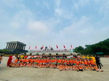 Trường mầm non Tam Hưng A tổ chức cho học sinh khối 3+4+5 tuổi đi tham quan Lăng Bác Hồ năm học 2023-2024